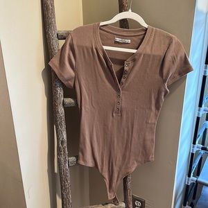 Abercrombie ribbed short sleeve Henley bodysuit, size Large
